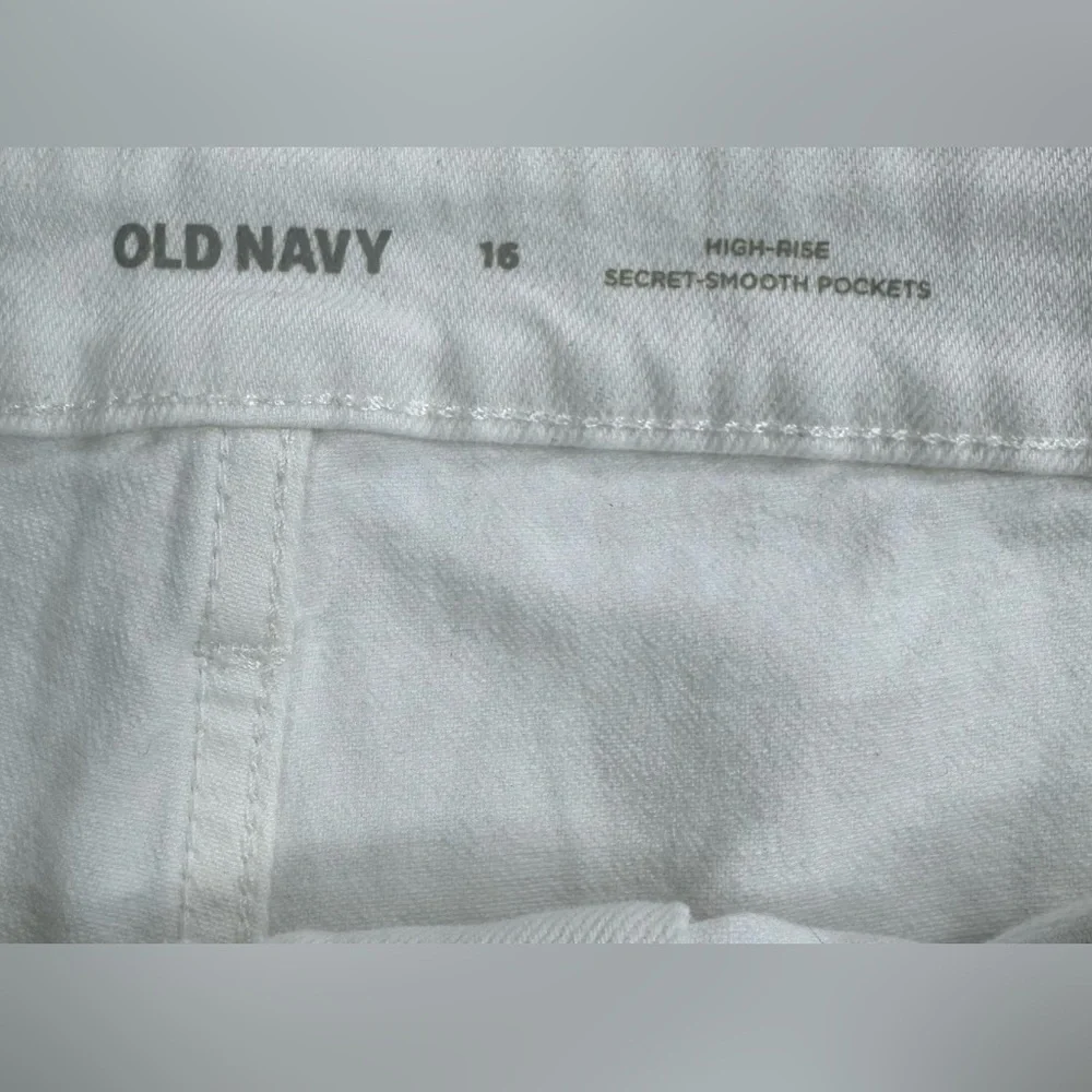 NWT Old Navy High Rise Secret Smooth Pockets Utility Shorts Womens Size 16